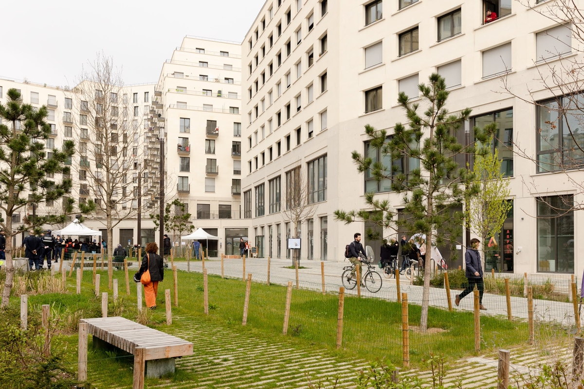 Vue de l'espace écologie de la médiathèque Marguerite Yourcenar, février 2023