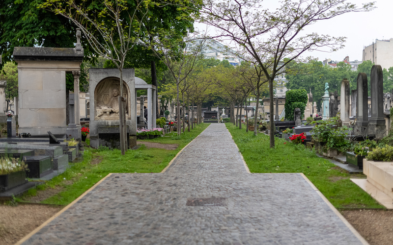 Pierre tombale : art et technologie au cimetière du Montparnasse