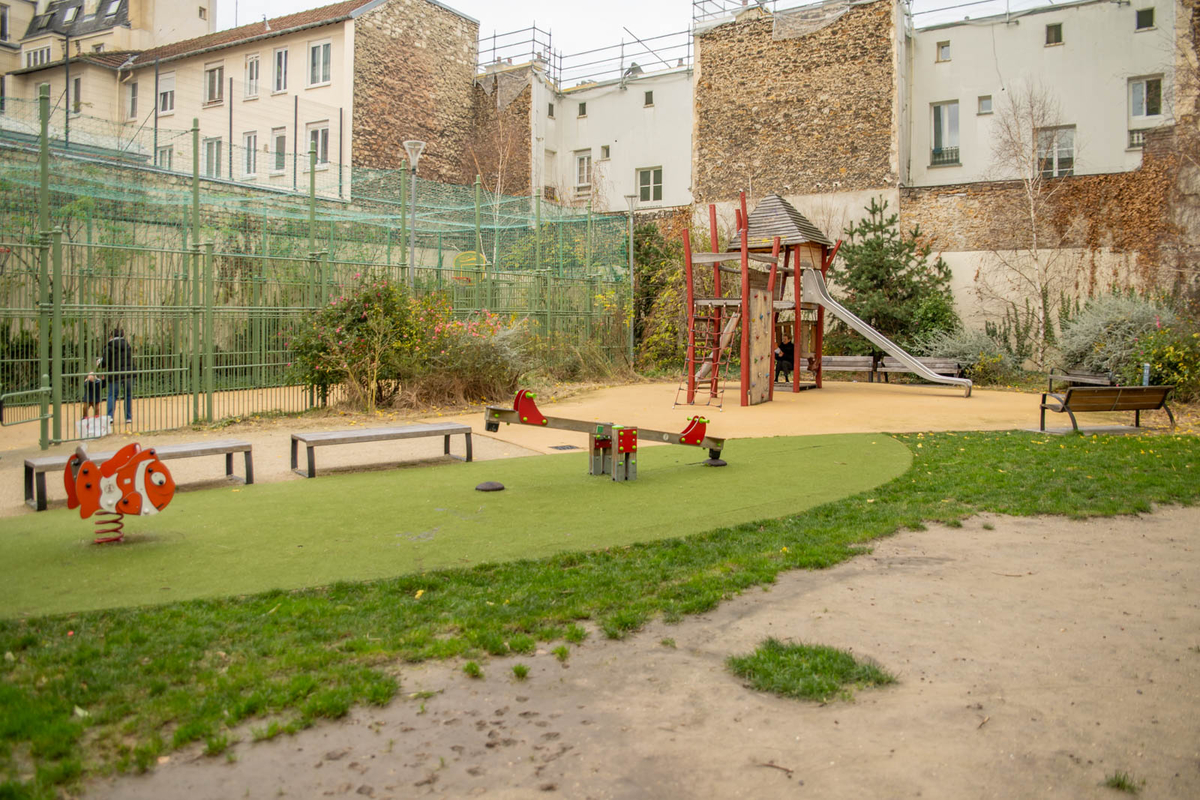 Aire de jeux / Banc