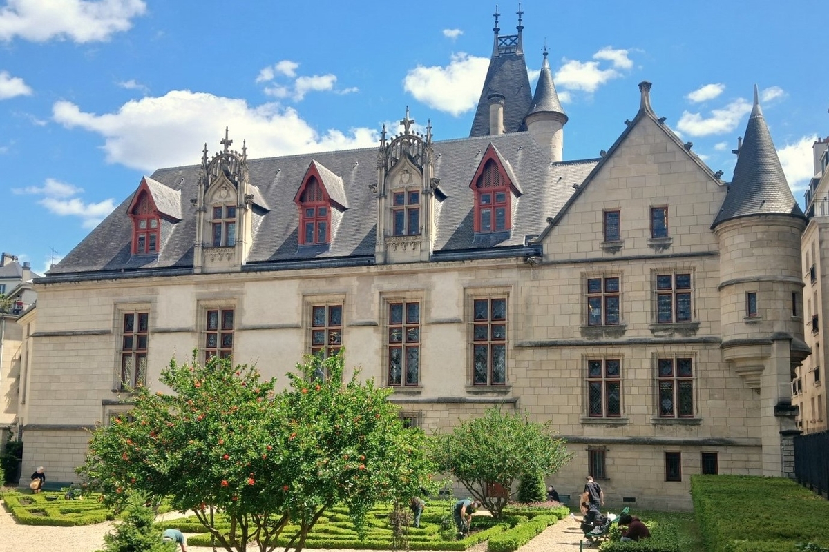 Hôtel de Sens bibliothèque Forney