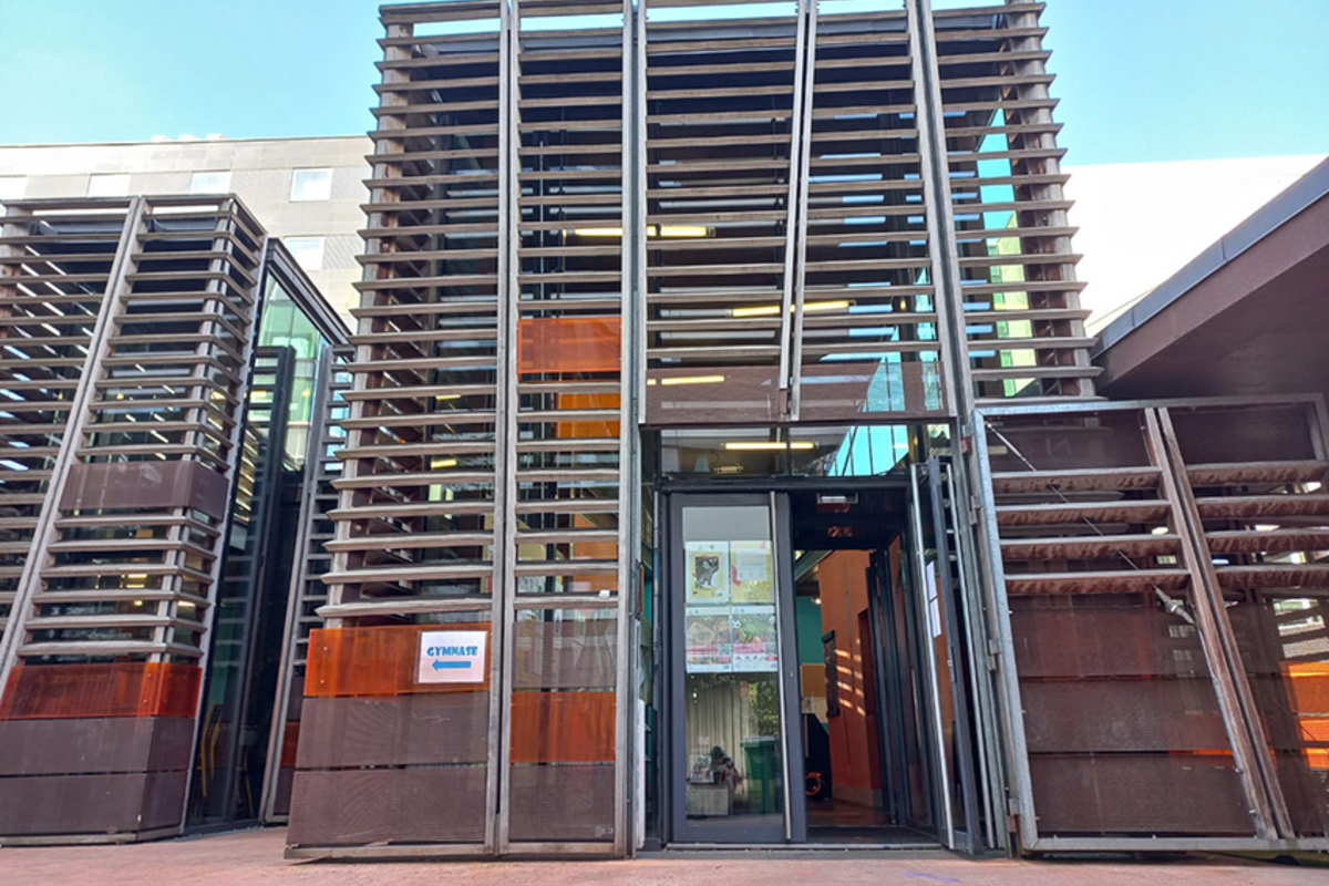 L’Espace Paris Jeunes est un équipement municipal de proximité dédié aux jeunes parisiens afin de favoriser leur accès à l’autonomie et à leur émancipation citoyenne. C’est un lieu convivial : d’échanges et de dialogue, de co-construction et d’accompagnement de projets individuel et/ou collectif, d’animation (culturelles, artistiques, sportives…) ainsi qu’un lieu de ressources pour les jeunes.