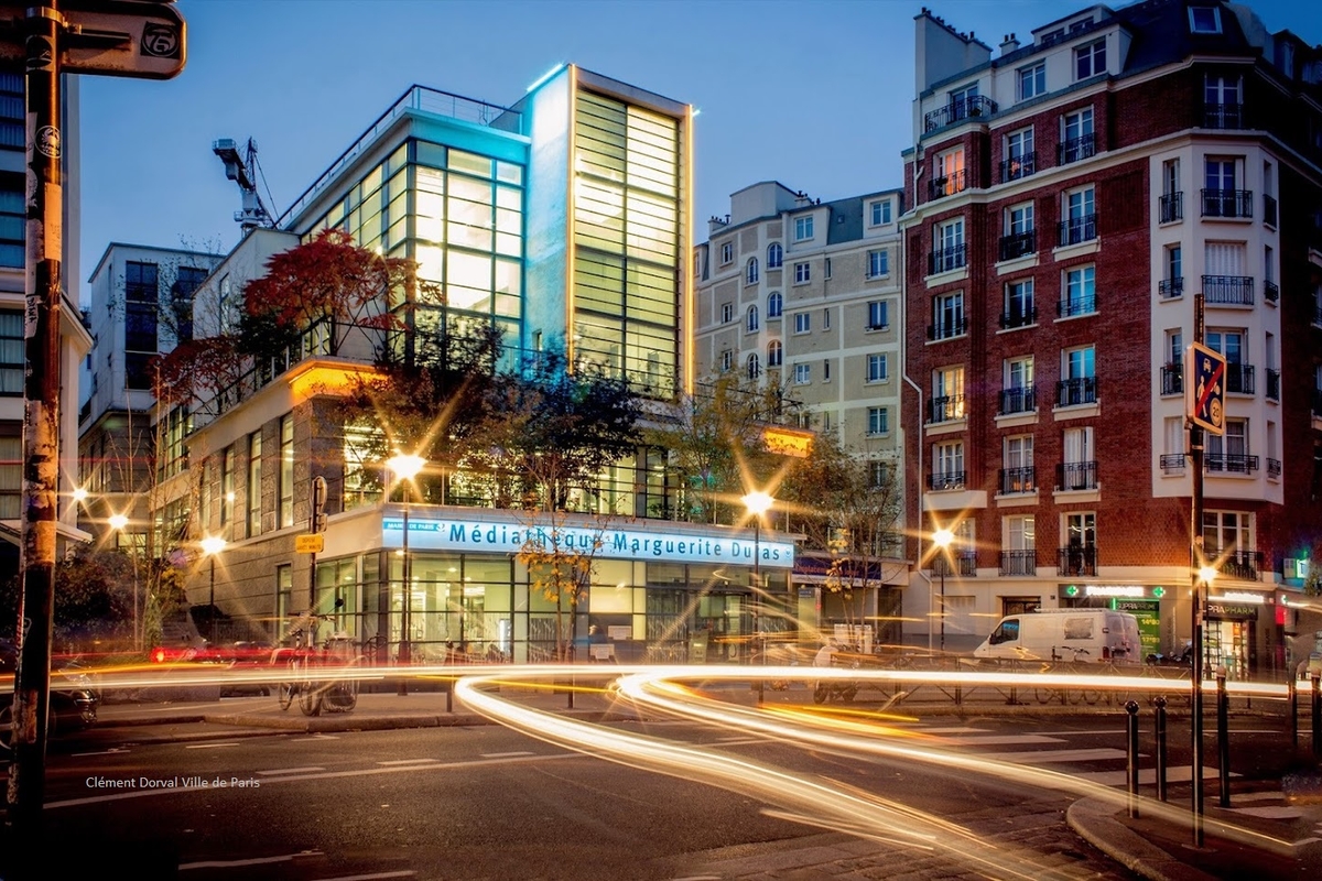 Médiathèque Duras Façade de Nuit par Clément Dorval  Ville de Paris