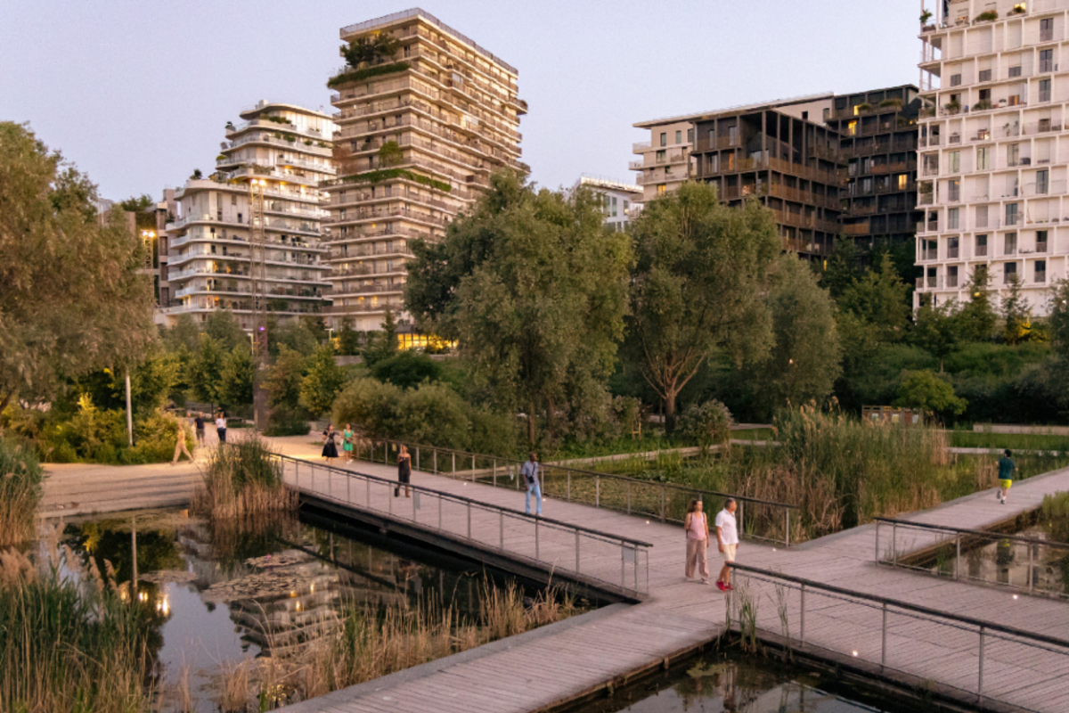 Fin de journée dans le parc Martin Luther King Clichy Batignolles 