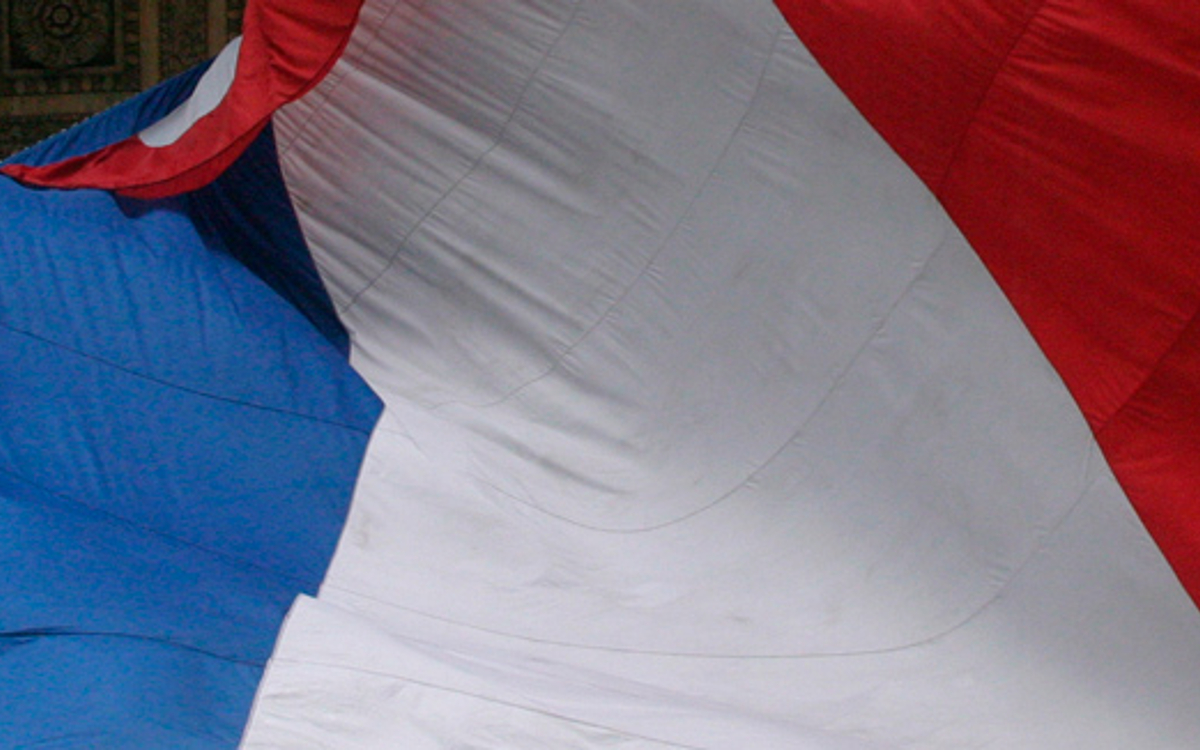 Attentat Sur Les Champs Elysees Paris Rend Hommage Ville De Paris