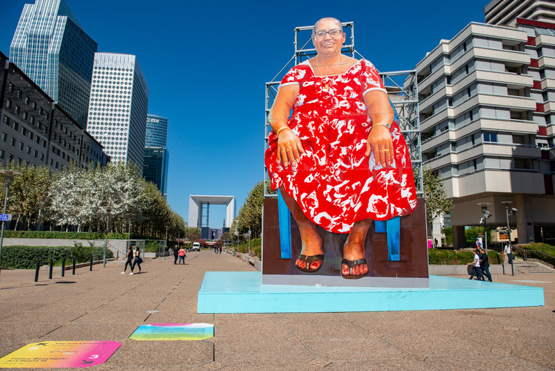 Cutout Project : Auntie Maria est le portrait d’une femme indienne, peint à la main, sur près de 10 mètres de hauteur de l'artiste Hanif Kureshi