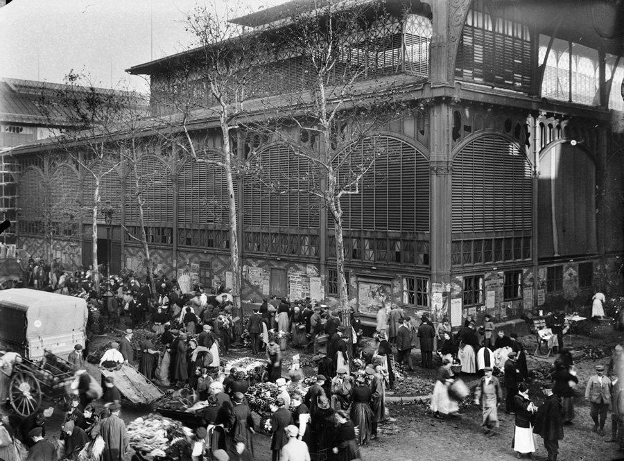 Paris, le quartier des Halles en 1918.