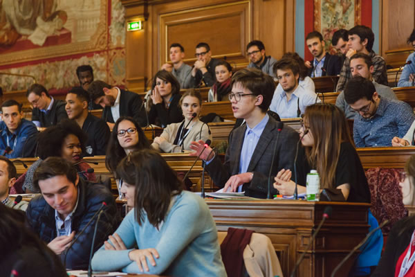Devenez membre du Conseil parisien de la jeunesse!