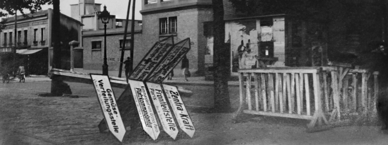 Panneaux de signalisation allemands à terre, 1944