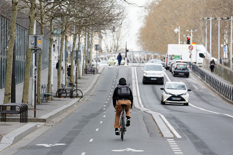 Vélo Une Nouvelle Piste Cyclable Bidirectionnelle Ville De Paris 