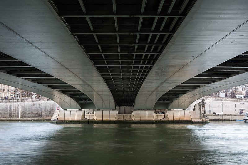 Pont de l'Alma, construit de 1969 à 1973 par les ingénieurs Lagallisserie, Darcel et Vau