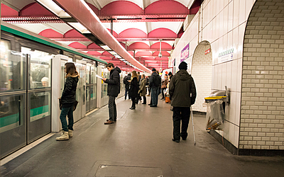 Rame de métro à la station Concorde