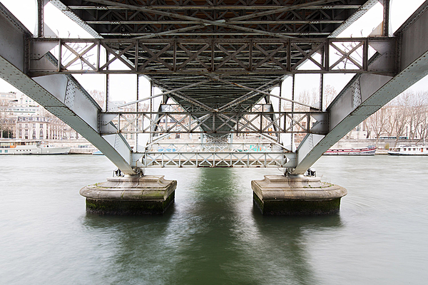 Passerelle Debilly, construite en 1899 par l'architecte Jean Résal et l'ingénieur Amédée Alby