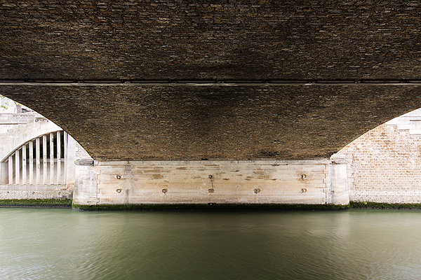 Petit Pont - Cardinal Lustiger, construit de 1852 à 1853 par les ingénieurs Michal et Darcel