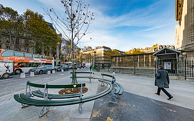 Piétons autour de la place de la Madeleine