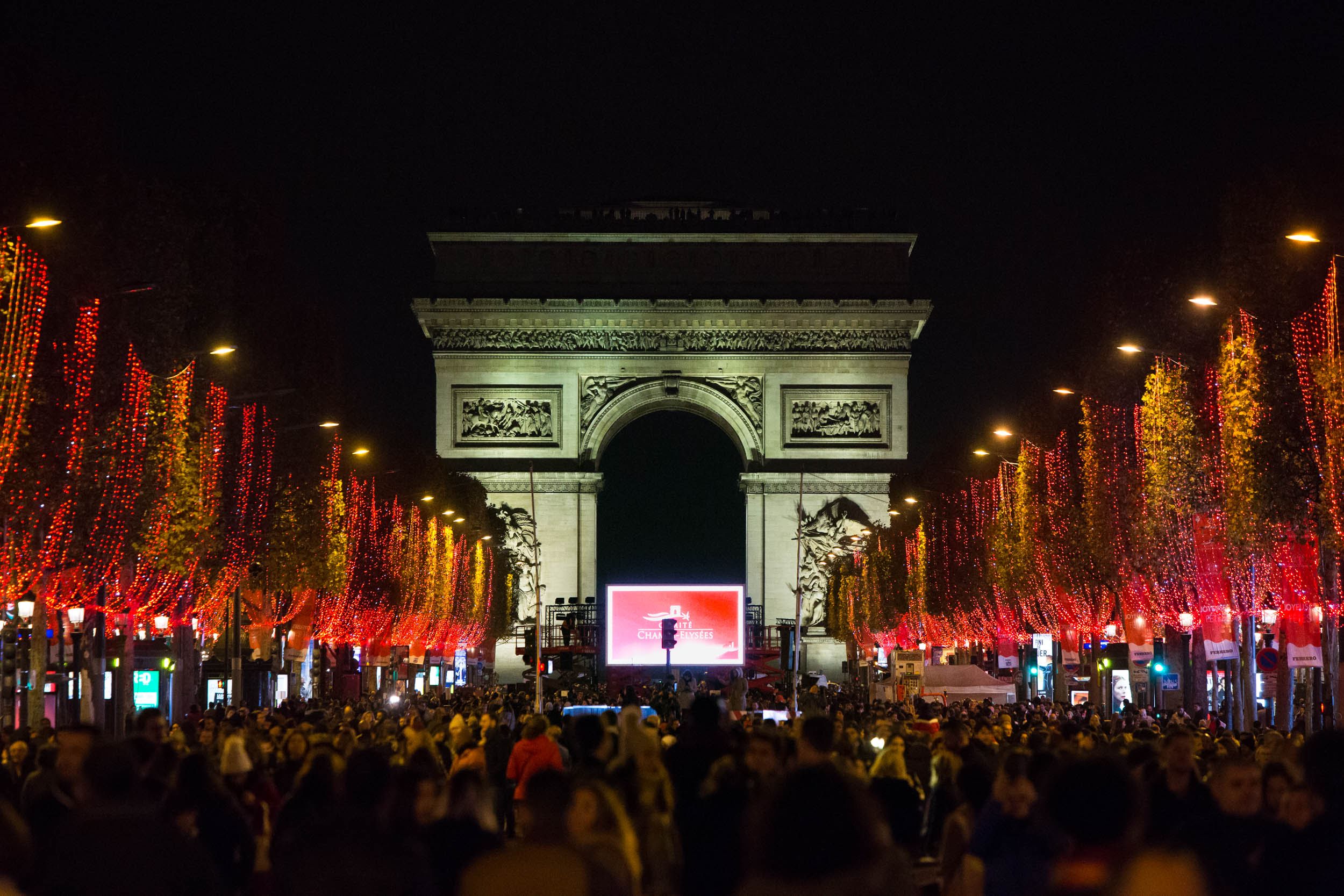 Coup d'envoi des illuminations des ChampsÉlysées Ville de Paris