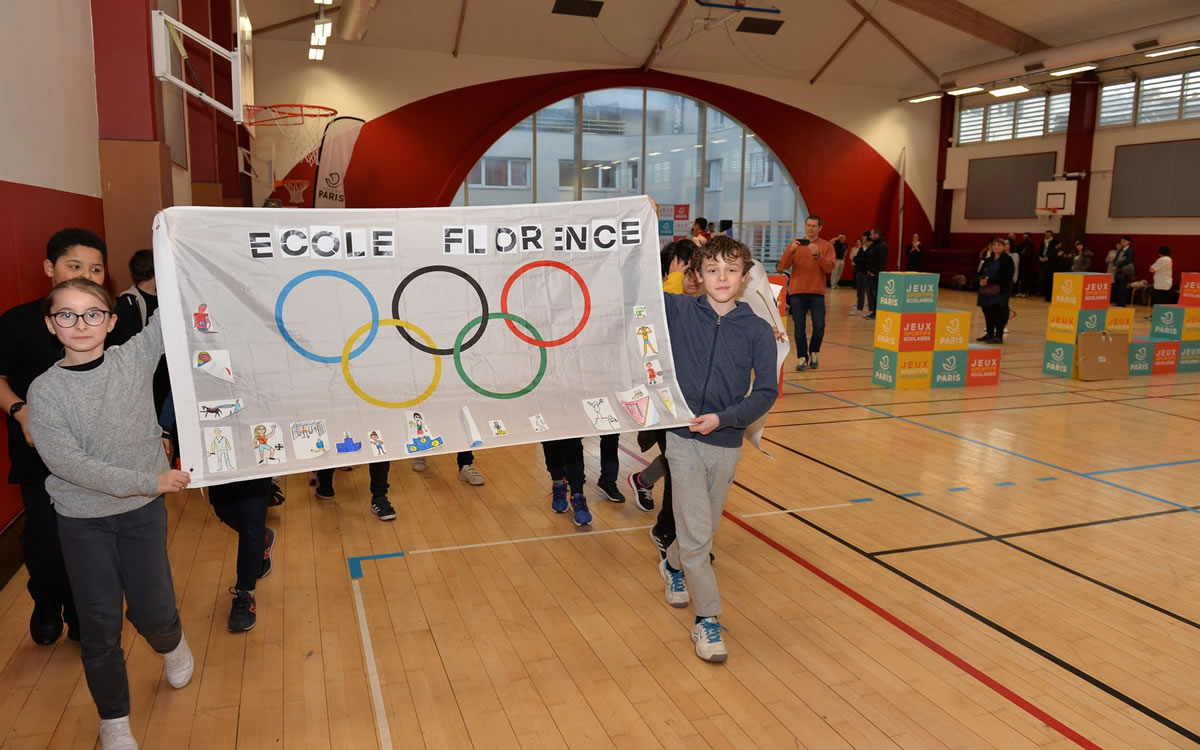 Enfants de CM2 aux Jeux olympiques scolaires au centre sportif Michel Lecomte