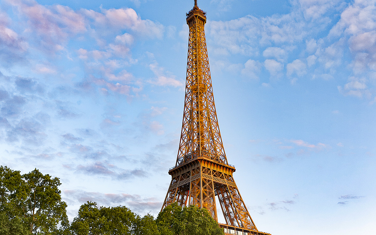 La tour Eiffel au crepuscule