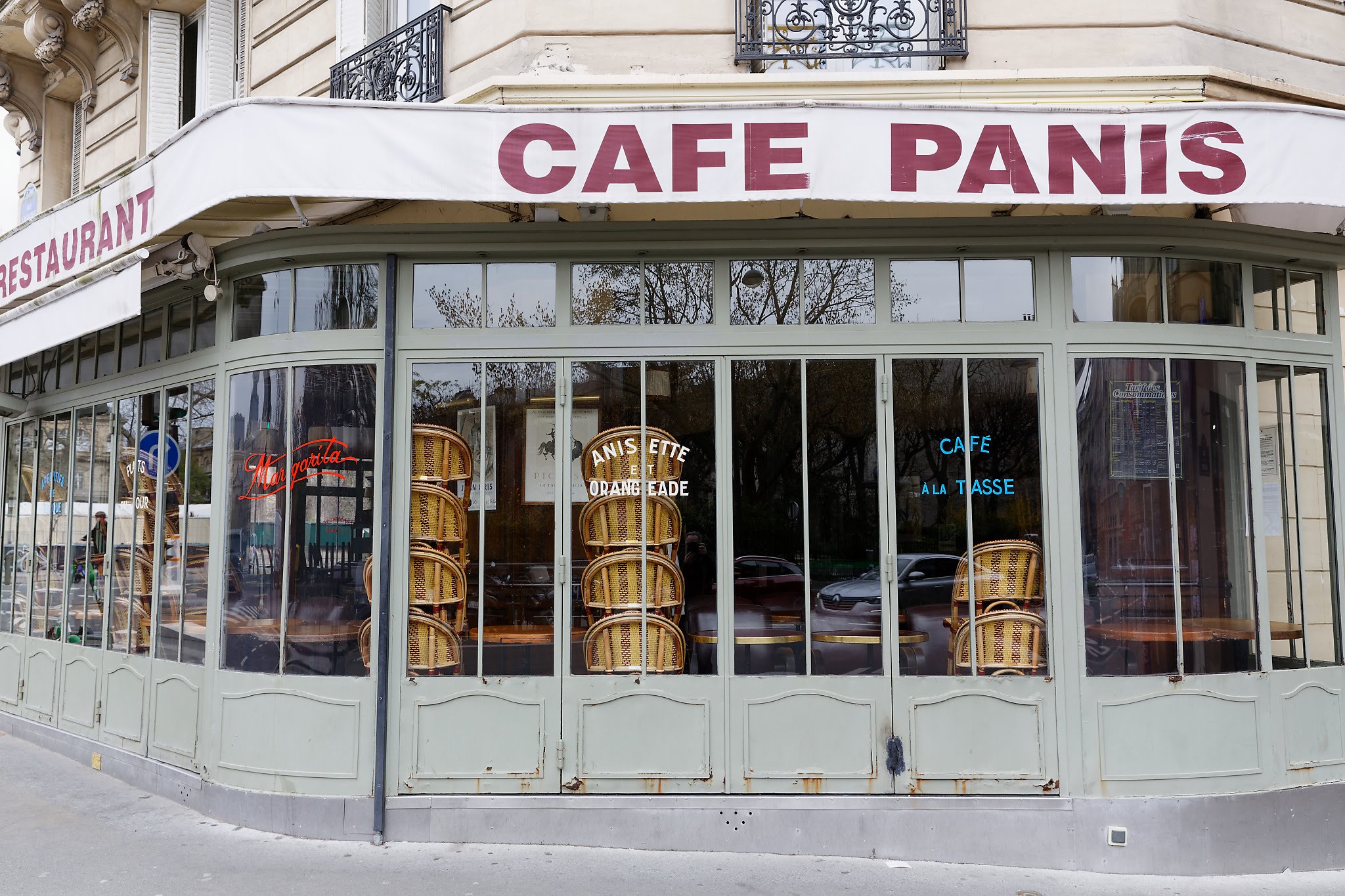 Café restaurant fermé suite au contexte du Coronavirus.