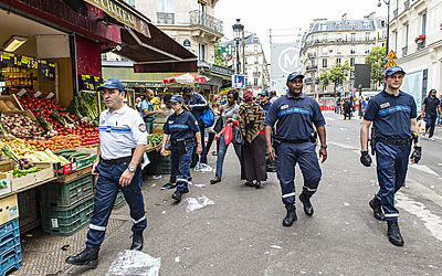 Inspecteurs de sécurité dans la rue pour lutter contre les incivilités