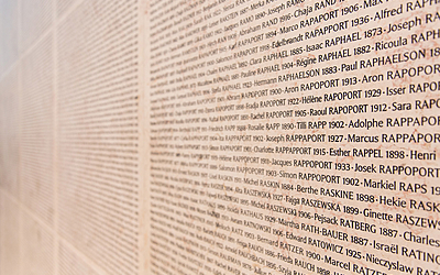 Mur des noms après renovation au mémorial de la Shoa