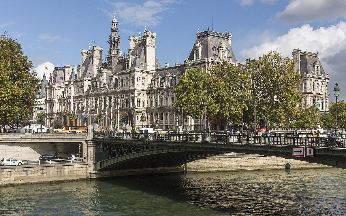 L'hôtel de ville vu depuis l'île de la cité