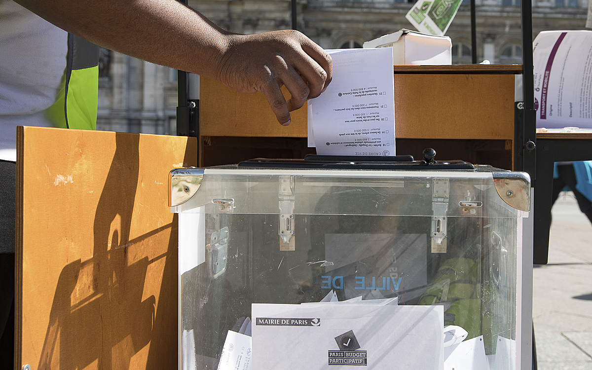 Vote pour le budget Participatif sur la place de l'hôtel de Ville