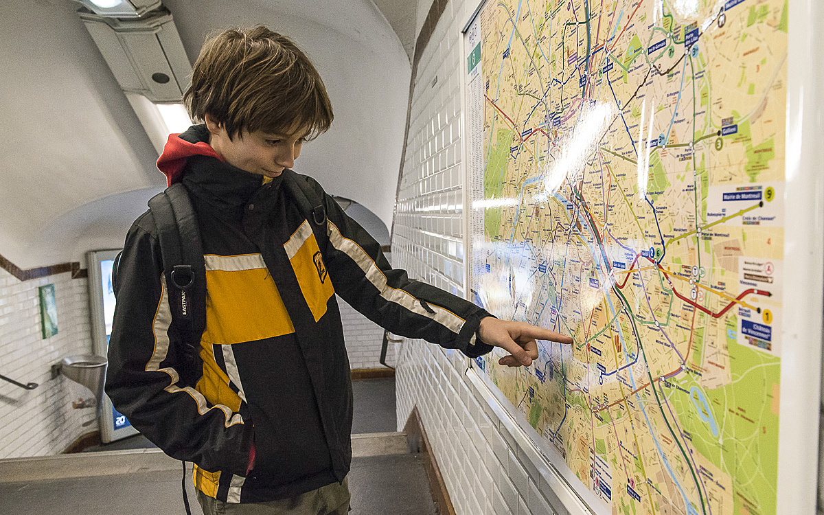 Enfant dans le métro