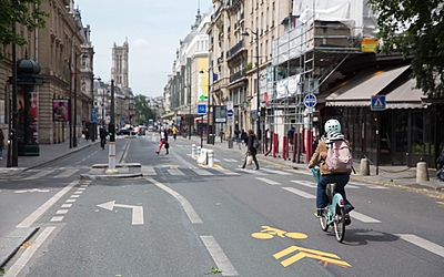Vélib sur la rue de Rivoli