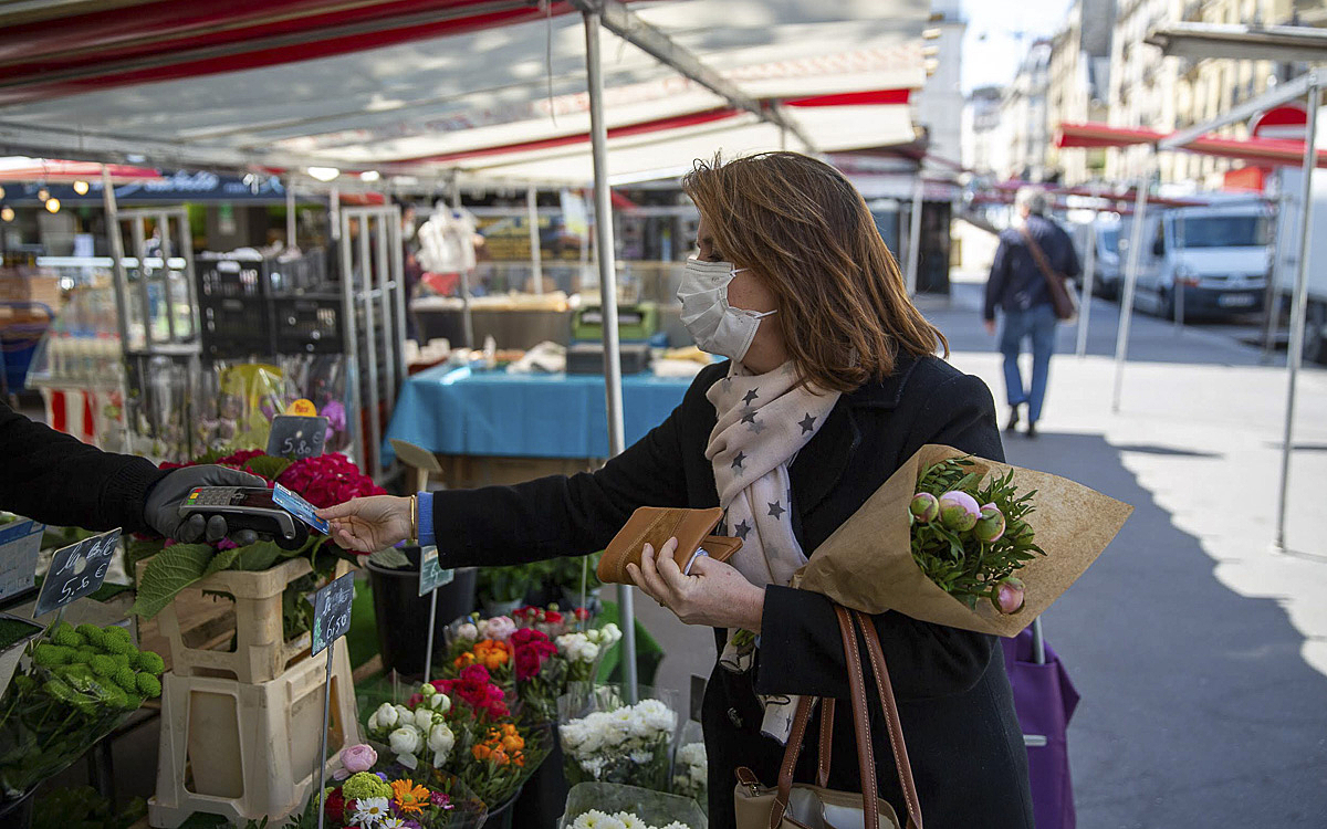 Paiement sans contact au marché place Maubert 5e chez le fleuriste