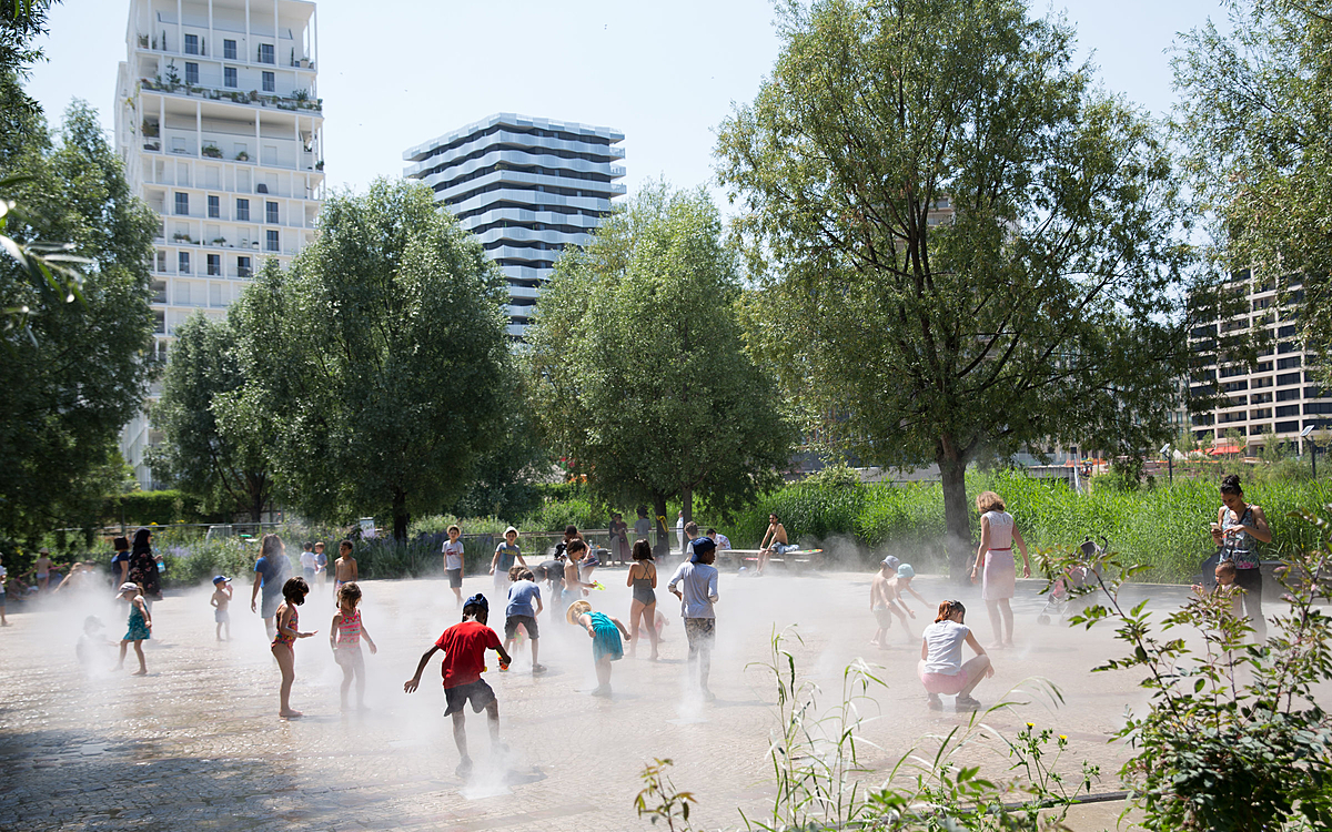 Brumisateurs au parc Clichy-Batignolles - Martin-Luther-King
