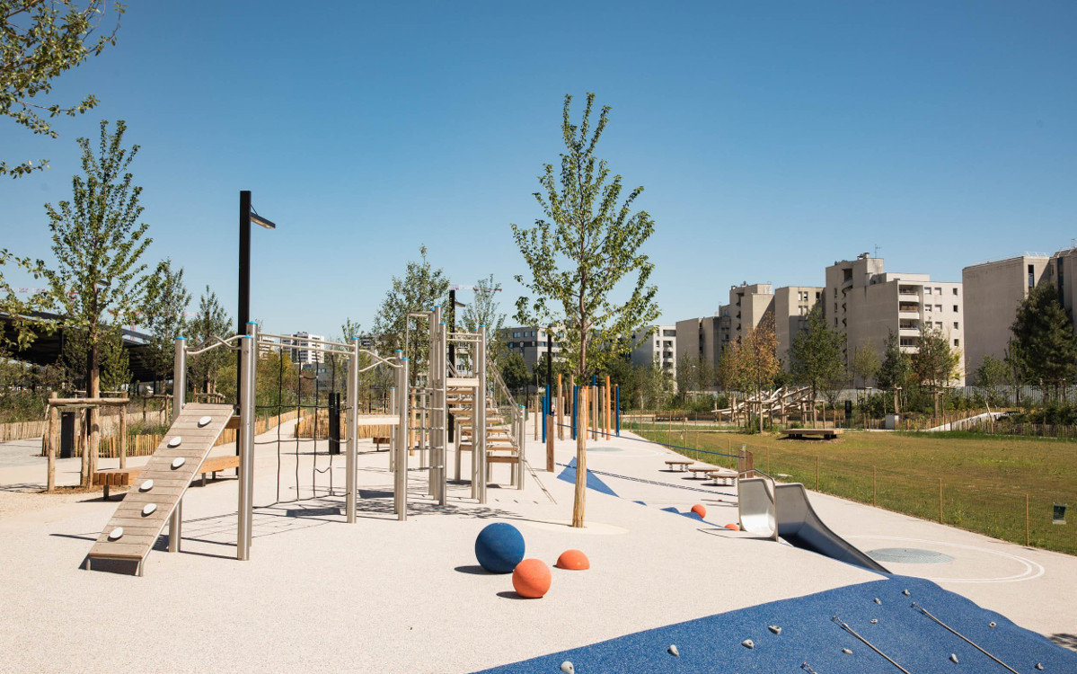 Aire de jeux au Parc Chapelle Charbon 18e 