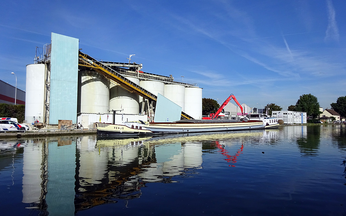 le port Lucien Lefranc Sud situé au bord du canal Saint-Denis à Aubervilliers (93)s (93)