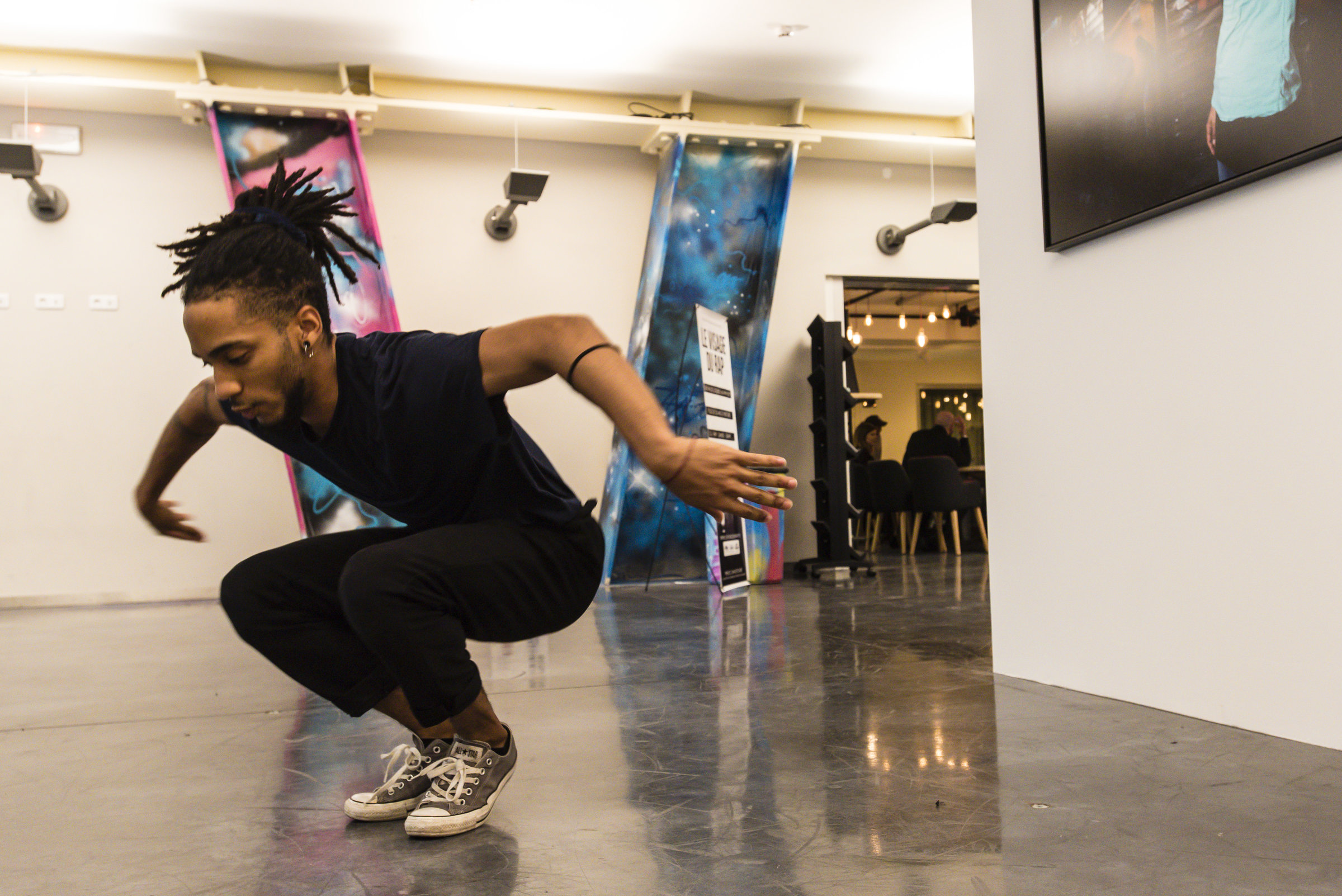 Un danseur au centre de hip hop La Place