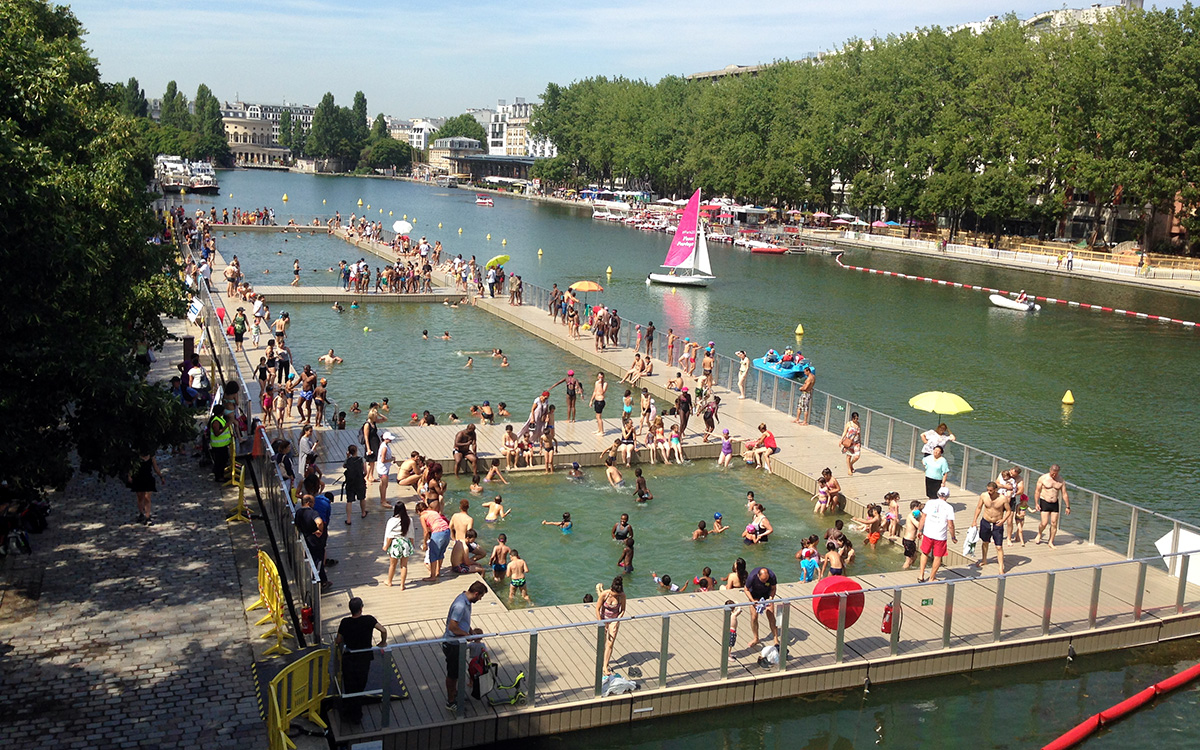 Aire de baignade du bassin de la Villette à Paris 19e arr. pendant Paris Plages