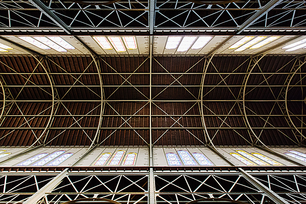 Église Notre-Dame-du-Travail (XIVᵉ arrondissement), armature métallique et charpente en bois, XIXᵉ siècle.