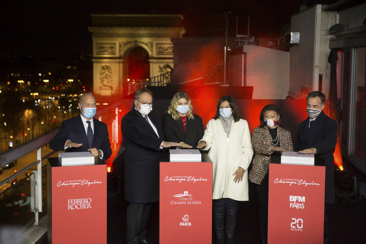 Lancement des illuminations de Noël des Champs-Elysées avec Louane