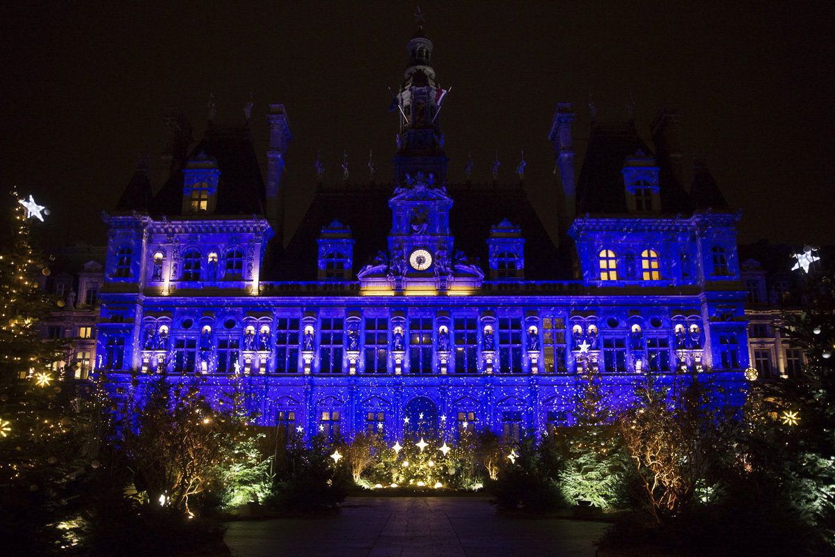 Illumination de Noël et mise en lumière de l'hôtel de ville