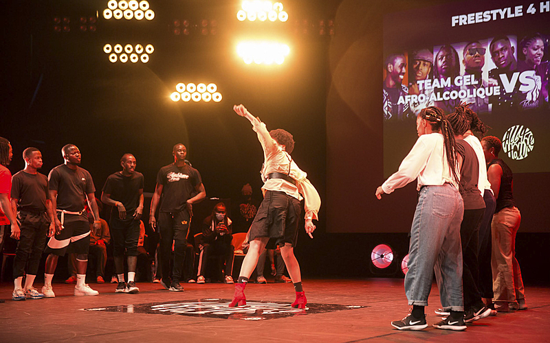 Battle de freestyle de hip hop à la Grande Halle de la Villette