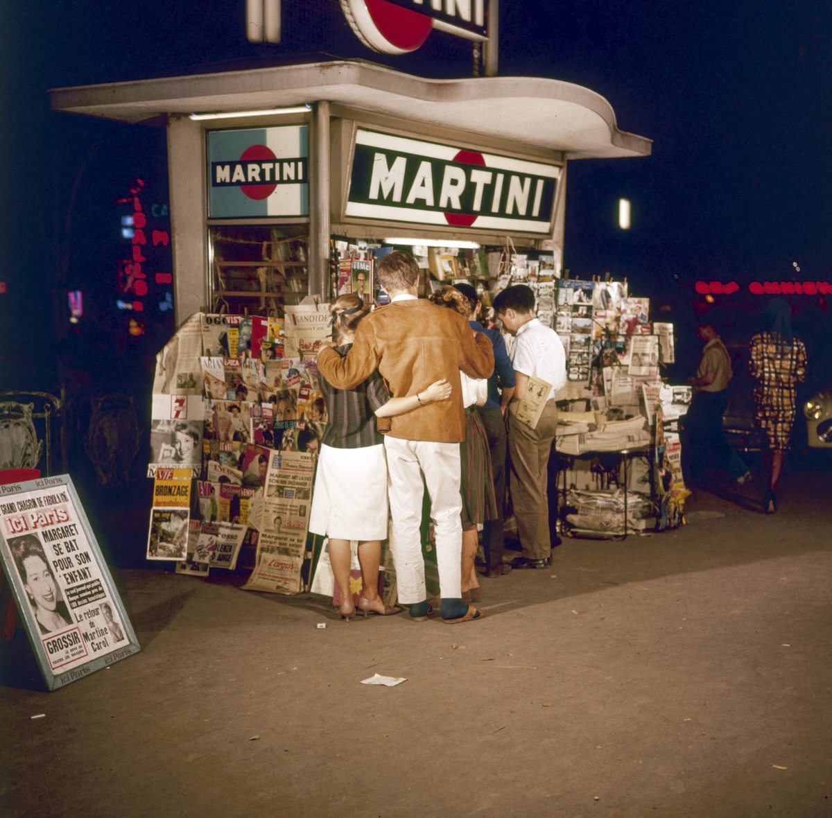 Kiosque à journaux. Paris, années 1950.