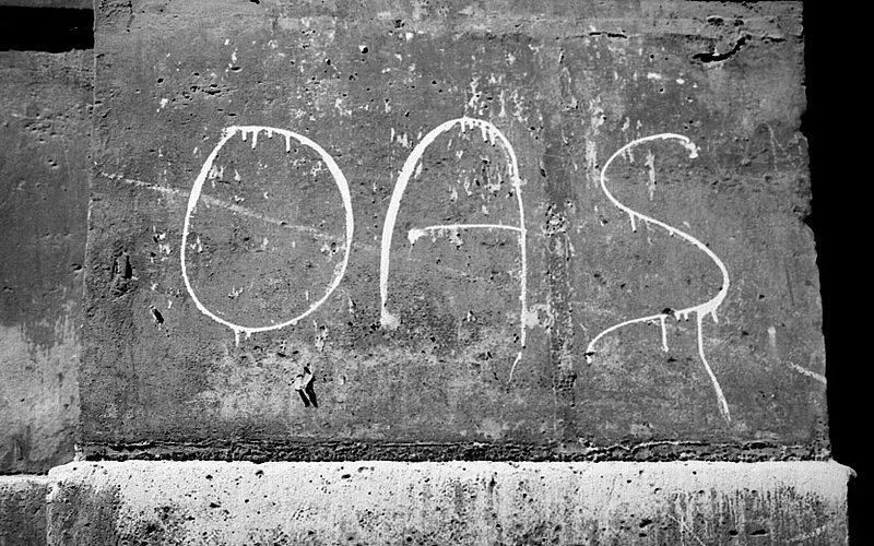 Guerre d'Algérie. Graffiti de l'OAS. Paris, septembre 1962. 