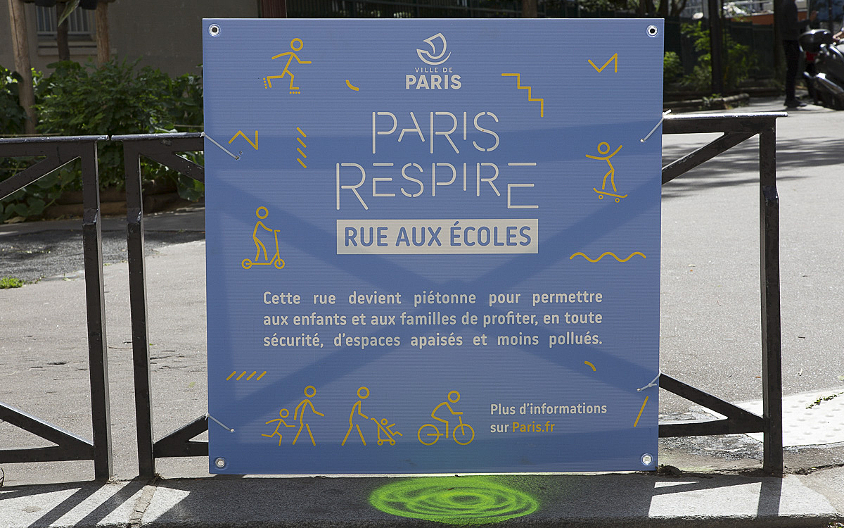 Affiche pour une rue aux écoles à Paris