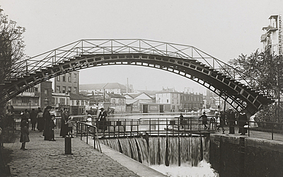 La passerelle de la grange aux belles sur le canal Saint-Martin le 26 septembre 1916.