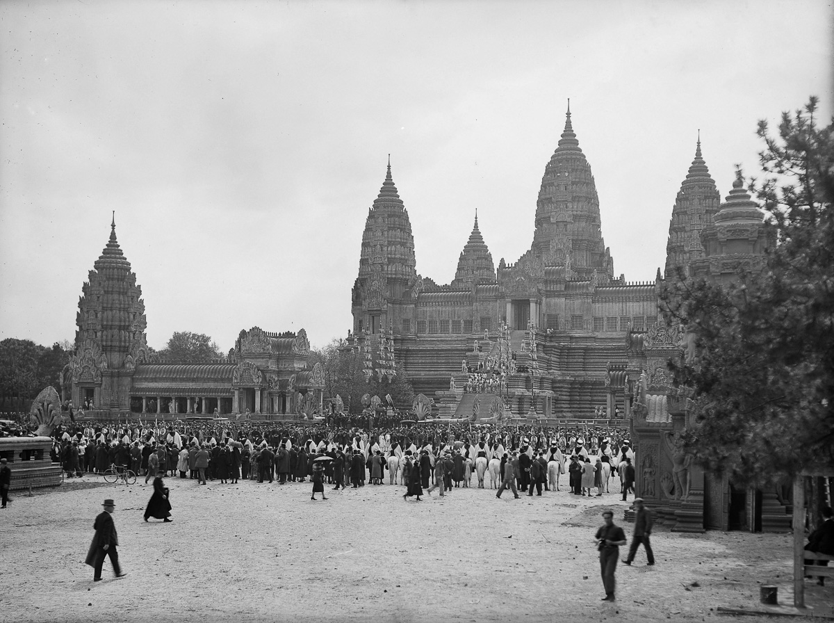 Exposition coloniale de 1931. Reconstitution du temple d'Angkor (Cambodge)