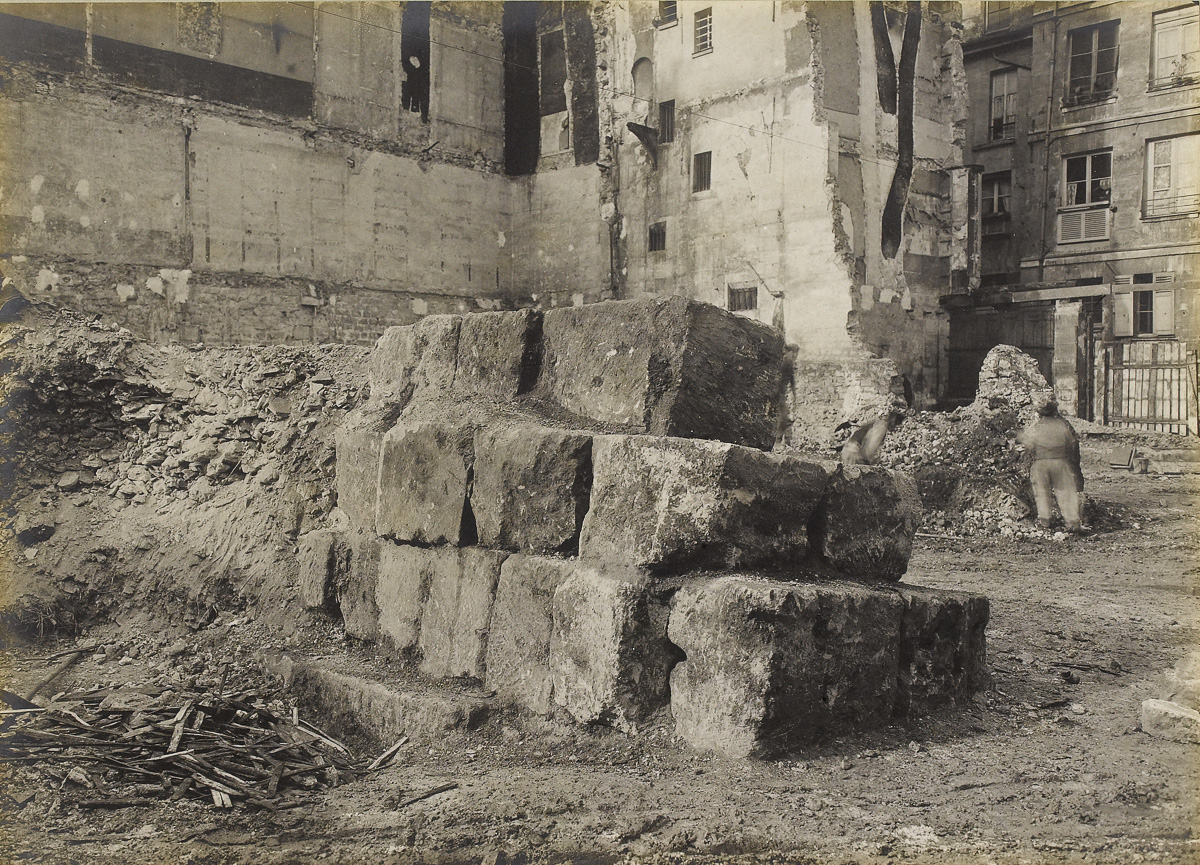 Fragment de l'enceinte de Lutèce rue des Ursins, mars 1908.