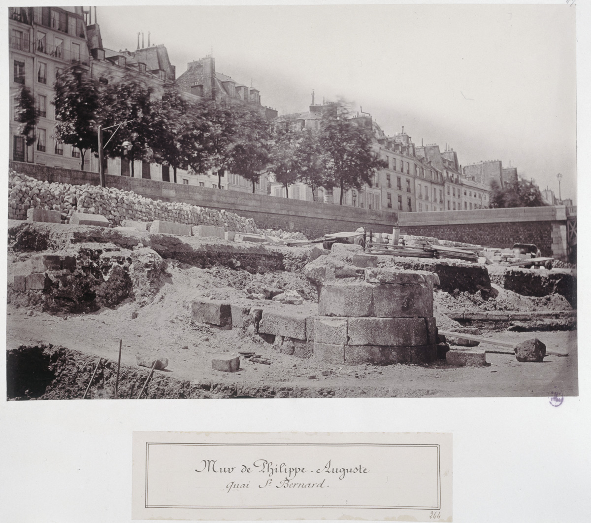 Mur de Philippe Auguste, quai Saint Bernard.