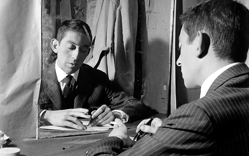 Serge Gainsbourg (1928-1991), chanteur et compositeur français. Paris, théâtre de l'Etoile, septembre 1959.