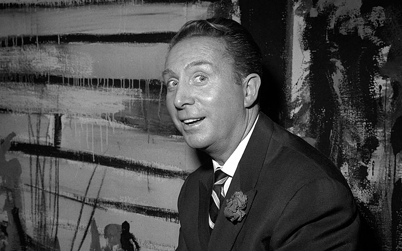 Charles Trenet (1913-2001), chanteur et auteur-compositeur français. Paris, 1962.