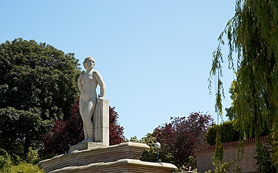Ève, Parc de la Butte-du-Chapeau-Rouge (19ème)