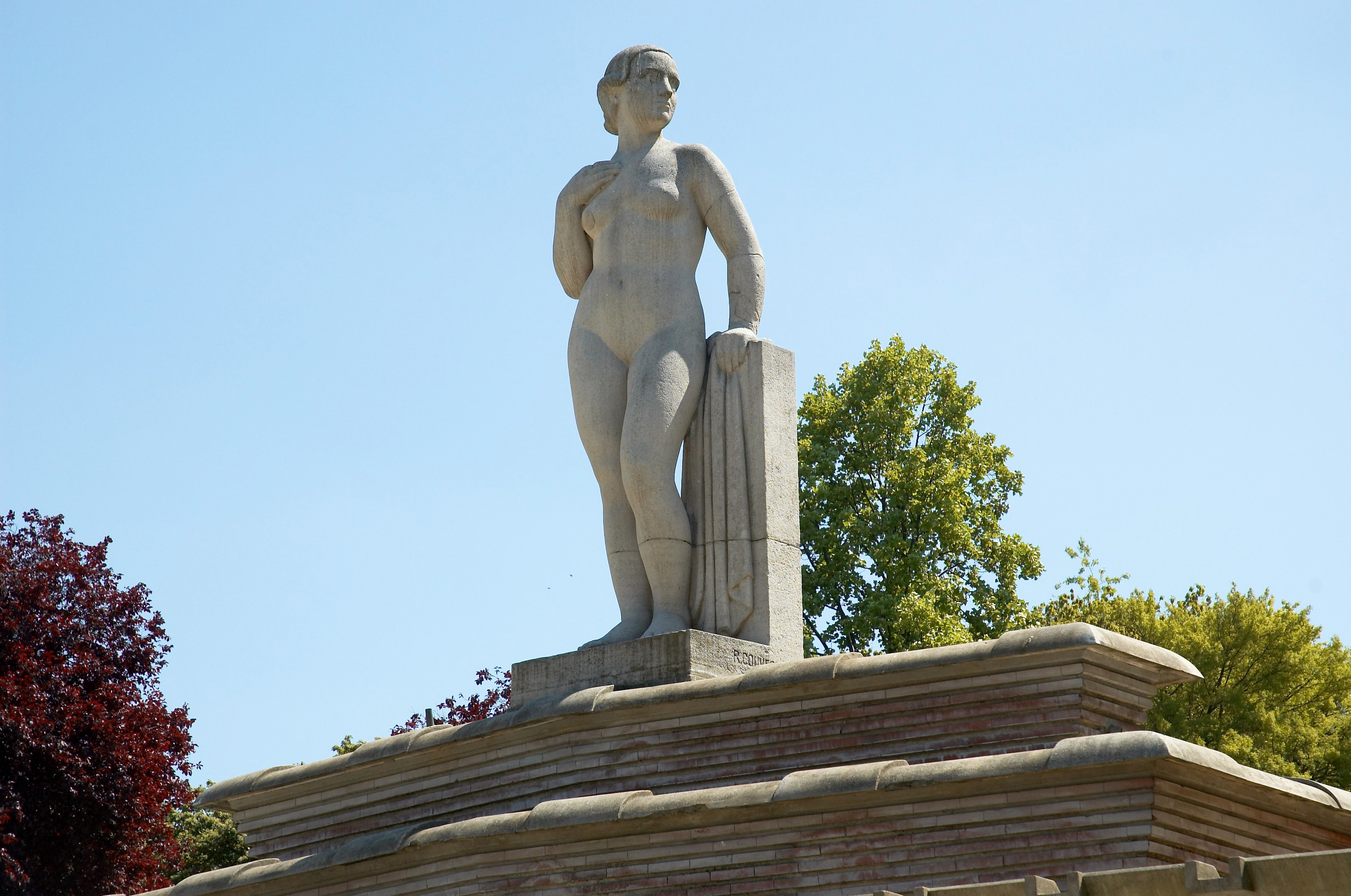 Ève, Parc de la Butte-du-Chapeau-Rouge (19ème)