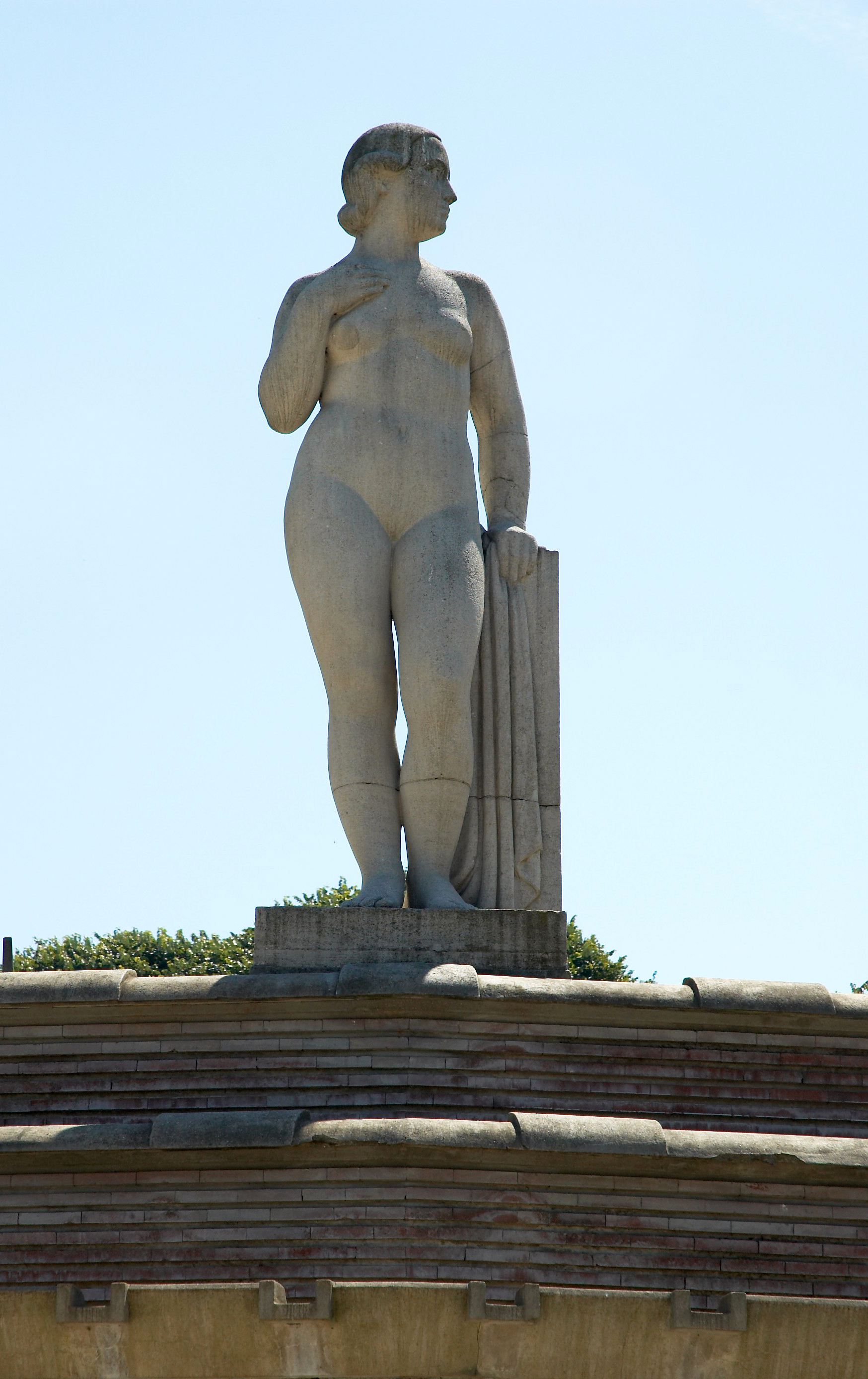 Ève, Parc de la Butte-du-Chapeau-Rouge (19ème)
